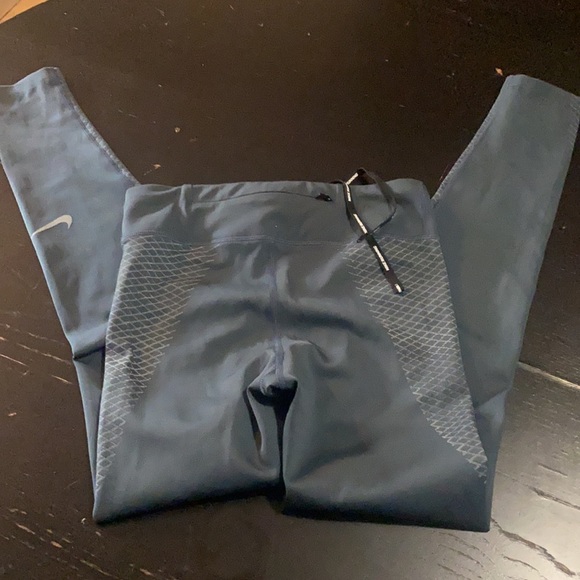 Nike leggings - Picture 2 of 2